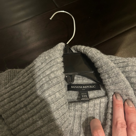 Banana Republic Heather Gray Cowl Neck Sweater - Picture 2 of 2